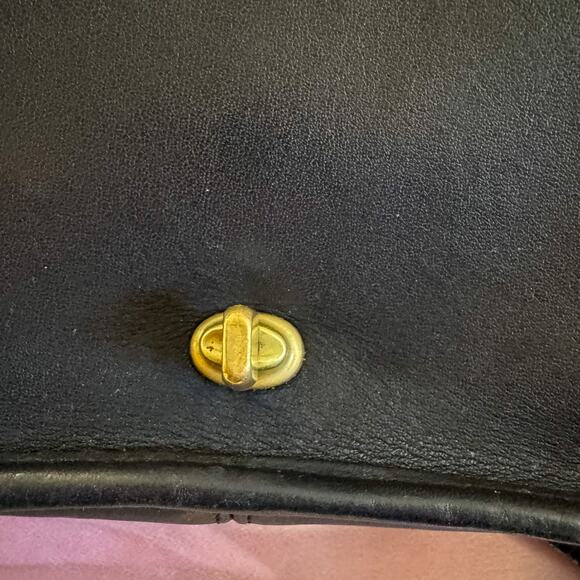 🖤 Classic VTG COACH 3105 Black Leather Pocket Purse Brass Turnlock Crossbody - Picture 9 of 15